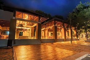 LUXTORI Arugambay