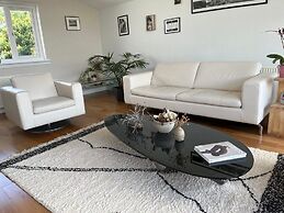 4-bed Seaside Dream House - Sleeps 8 & Parking