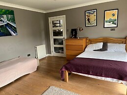 4-bed Seaside Dream House - Sleeps 8 & Parking