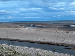 4-bed Seaside Dream House - Sleeps 8 & Parking