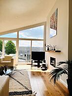 4-bed Seaside Dream House - Sleeps 8 & Parking