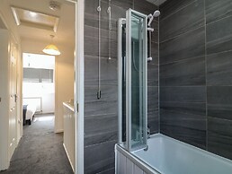 32 Moorland House