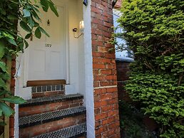 157 Watling Street South