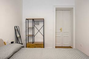 Thelos Apartment