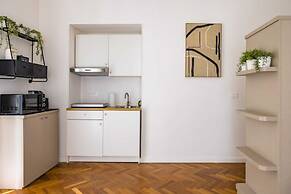 Thelos Apartment