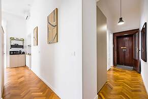 Thelos Apartment