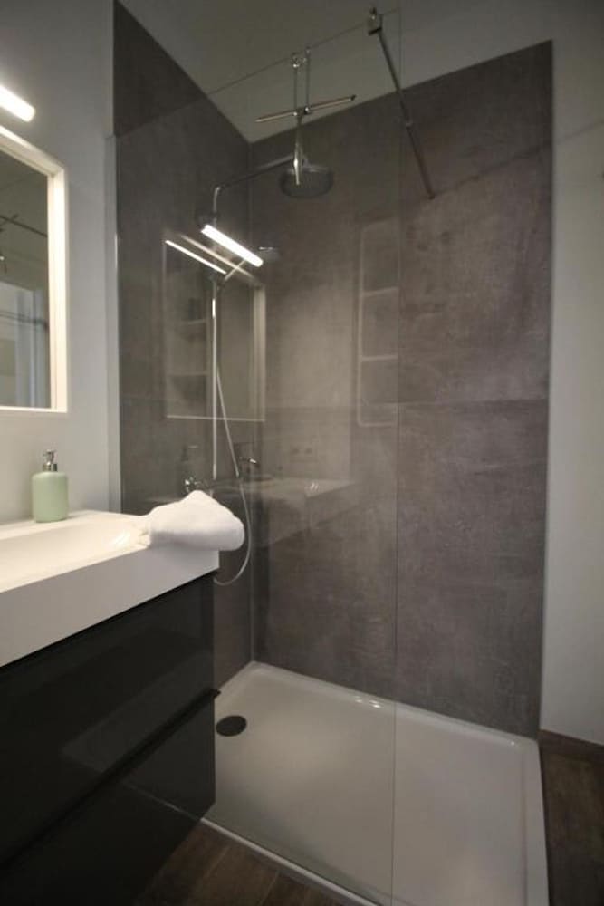 Huswell - Beach Studio With Balcony Sea View