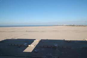 Huswell - Beach Studio With Balcony Sea View