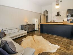 1C College Hill