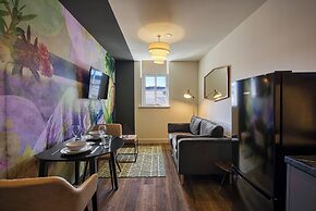 Renaissance House Apartments
