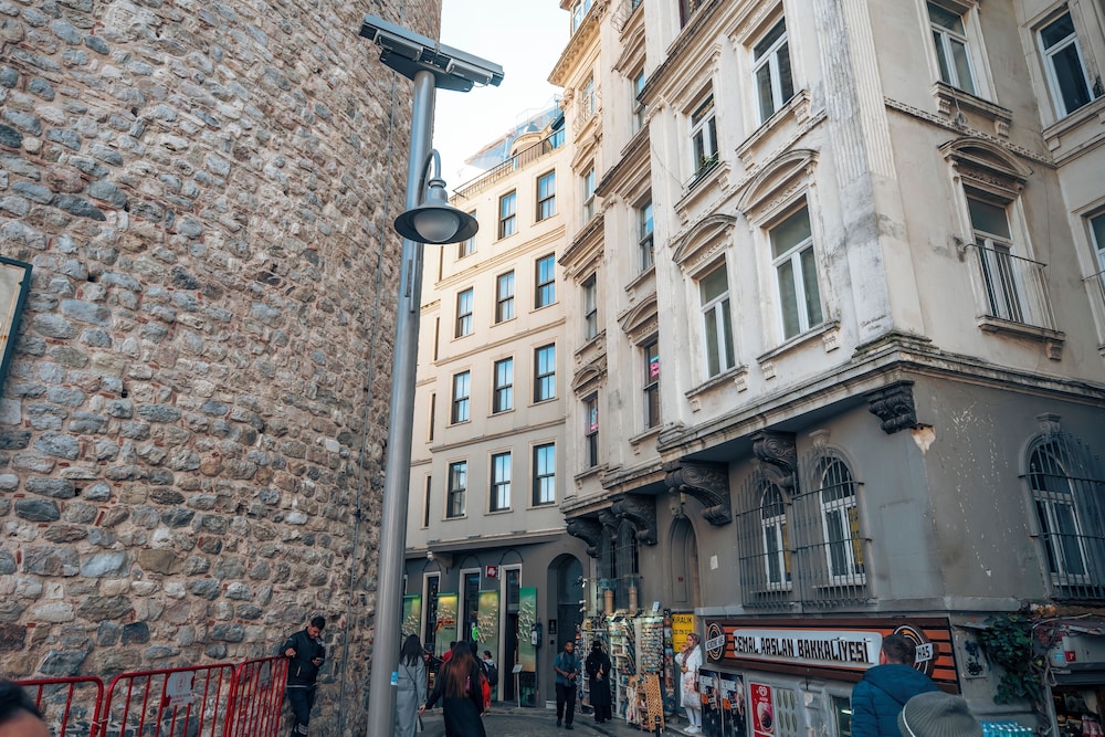 Galata Guest Teori