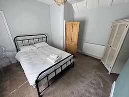 18 The Wharfage