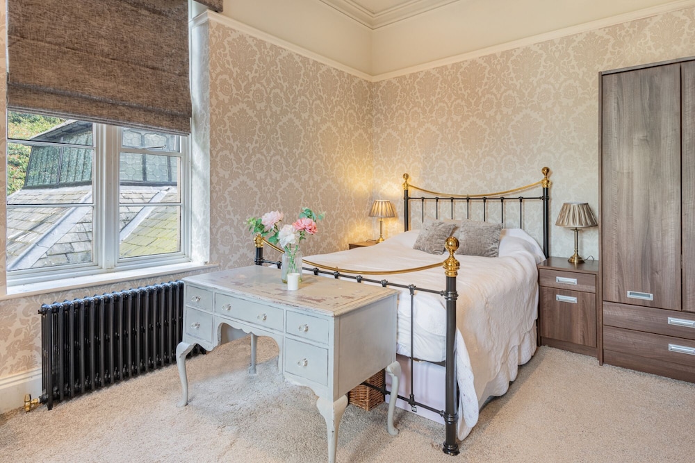 Kendal - Gothic Hall - Luxury Rooms or Apartment