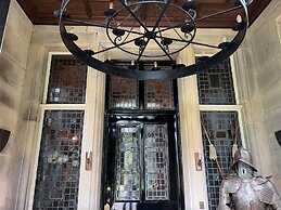 Kendal - Gothic Hall - Luxury Rooms or Apartment