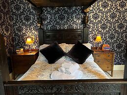Kendal - Gothic Hall - Luxury Rooms or Apartment