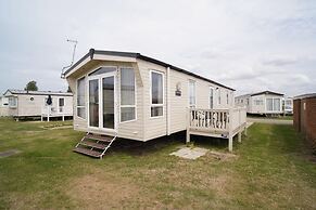 Caravan - Sleeps 8 - Pets Ok - Parking