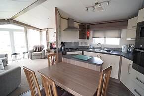 Caravan - Sleeps 8 - Pets Ok - Parking