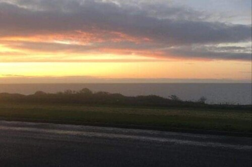Caravan - Sleeps 8 - Pets Ok - Parking