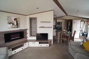 Caravan - Sleeps 8 - Pets Ok - Parking