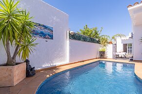 Villa in Empuriabrava With Private Pool