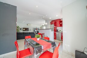 Villa in Empuriabrava With Private Pool