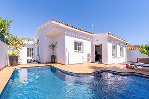 Villa in Empuriabrava With Private Pool