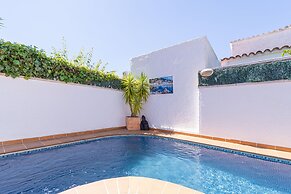 Villa in Empuriabrava With Private Pool