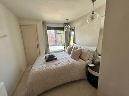 Cosy Chichester Apartment