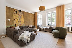 Former Dukes Residence - 4 bedrooms - 2 bathrooms