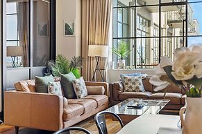 Spacious 2BR in CBD Pool Gym Parking Zodiak Stays