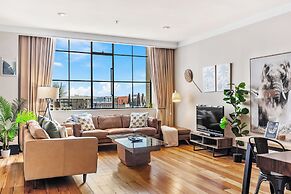 Spacious 2BR in CBD Pool Gym Parking Zodiak Stays