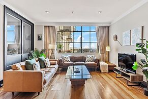 Spacious 2BR in CBD Pool Gym Parking Zodiak Stays
