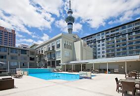 Spacious 2BR in CBD Pool Gym Parking Zodiak Stays