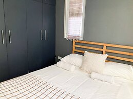 2BR Laid Back Apartment, Near Beach