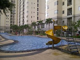 Strategic 2Br At Maple Park Sunter Apartment