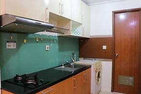 Strategic 2Br At Maple Park Sunter Apartment