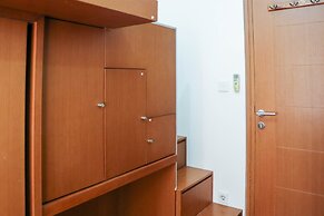 Strategic 2Br At Maple Park Sunter Apartment