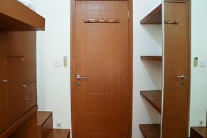 Strategic 2Br At Maple Park Sunter Apartment