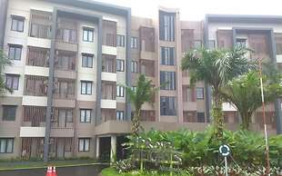 Comfort 1Br At Royal Heights Apartment