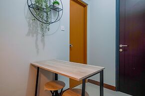 Comfort 1Br At Royal Heights Apartment