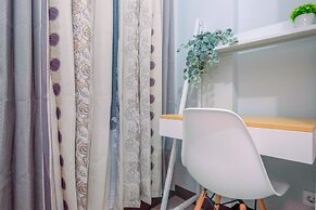 Comfort 1Br At Royal Heights Apartment