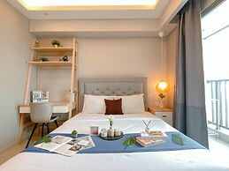 Nice And Elegant Studio At Bintaro Embarcadero Apartment
