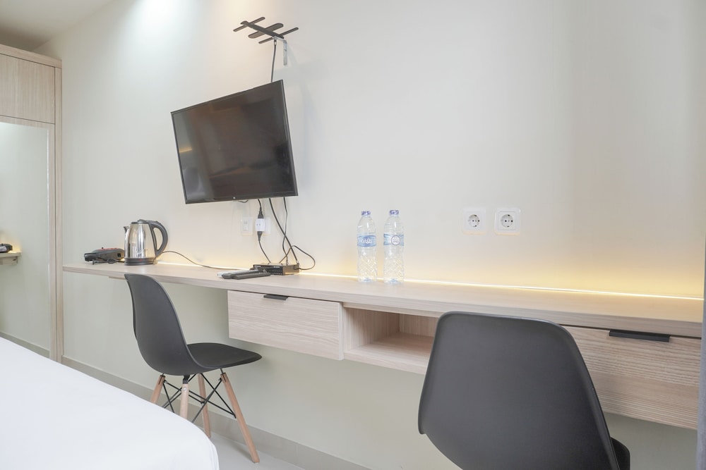 Cozy Studio At 32Th Floor Evenciio Margonda Apartment