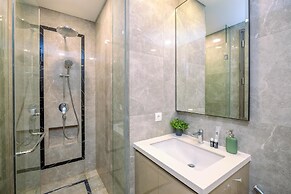 Comfy Stay 2Br Apartment At Arumaya Residence