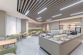 Full Season Hotel - PVG