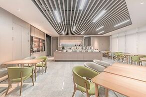 Full Season Hotel - PVG