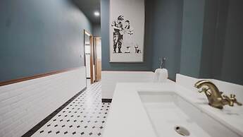 Poshtel 56