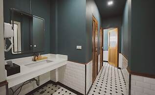 Poshtel 56