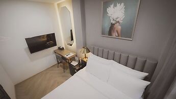 Poshtel 56