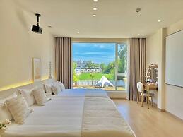 QIMeow Garden Hotel
